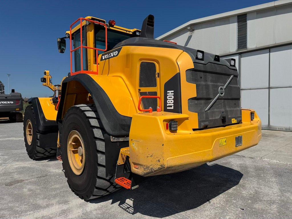 Volvo L180H - Pyöräkuormaaja: kuva  Volvo L180H - Pyöräkuormaaja Volvo L180H - Pyöräkuormaaja: kuva  Volvo L180H - Pyöräkuormaaja