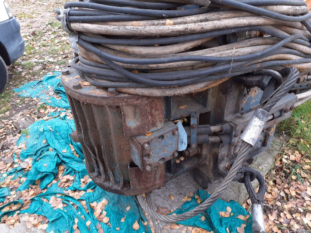 Wibromłot elektryczny TOMEN VM2-2000 do larsenów - Lisälaitteet - Rakennuskoneet: kuva Wibromłot elektryczny TOMEN VM2-2000 do larsenów - Lisälaitteet - Rakennuskoneet Wibromłot elektryczny TOMEN VM2-2000 do larsenów - Lisälaitteet - Rakennuskoneet: kuva Wibromłot elektryczny TOMEN VM2-2000 do larsenów - Lisälaitteet - Rakennuskoneet
