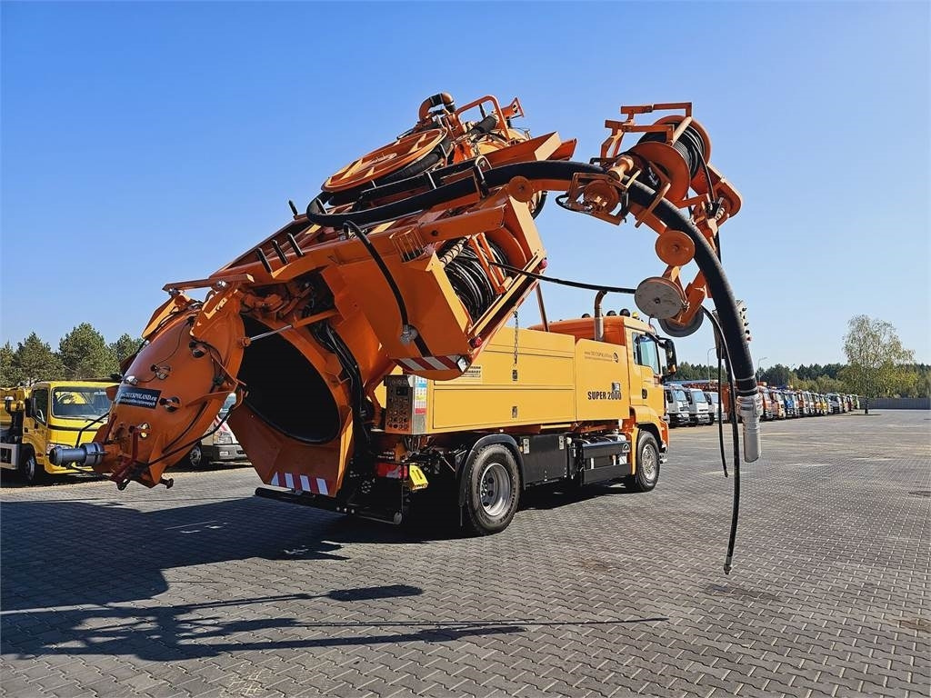 MAN SUPER 2000 4x2 WUKO RECYKLING for collecting liqui - Puhtaanpitoauto: kuva MAN SUPER 2000 4x2 WUKO RECYKLING for collecting liqui - Puhtaanpitoauto MAN SUPER 2000 4x2 WUKO RECYKLING for collecting liqui - Puhtaanpitoauto: kuva MAN SUPER 2000 4x2 WUKO RECYKLING for collecting liqui - Puhtaanpitoauto