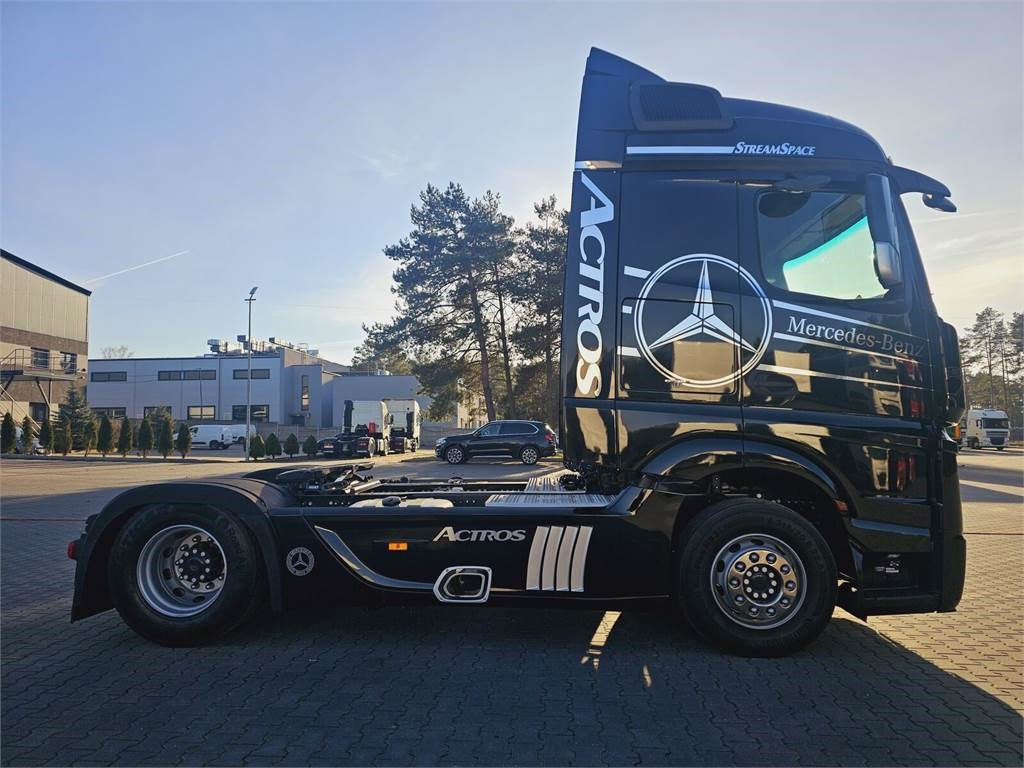 Mercedes-Benz ACTROS 1843 - Vetopöytäauto: kuva Mercedes-Benz ACTROS 1843 - Vetopöytäauto Mercedes-Benz ACTROS 1843 - Vetopöytäauto: kuva Mercedes-Benz ACTROS 1843 - Vetopöytäauto