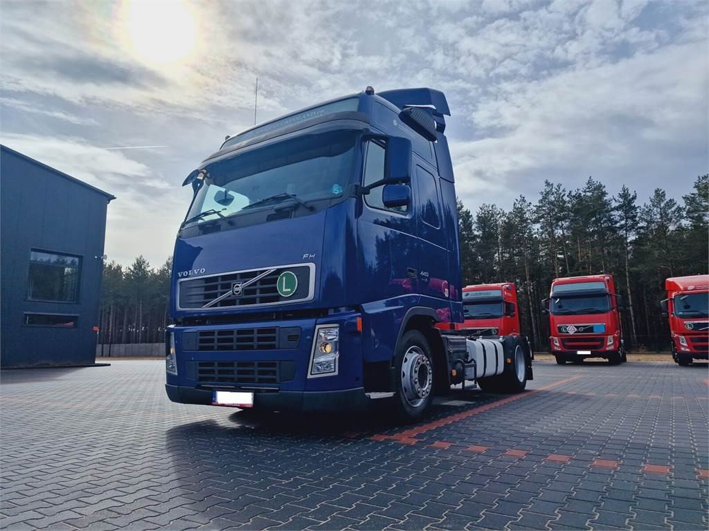 Volvo FH 13 440 - Vetopöytäauto: kuva Volvo FH 13 440 - Vetopöytäauto Volvo FH 13 440 - Vetopöytäauto: kuva Volvo FH 13 440 - Vetopöytäauto