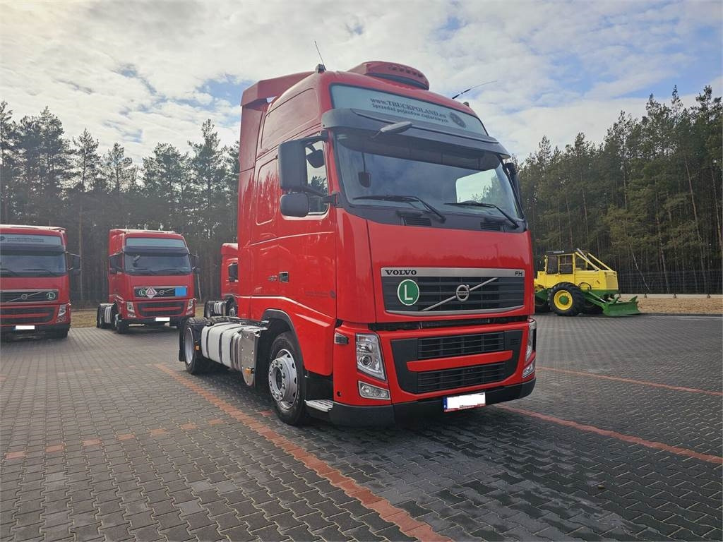 Volvo FH13 XXL EURO 5 2011 + KRONE MEGA RAISE - Vetopöytäauto: kuva Volvo FH13 XXL EURO 5 2011 + KRONE MEGA RAISE - Vetopöytäauto Volvo FH13 XXL EURO 5 2011 + KRONE MEGA RAISE - Vetopöytäauto: kuva Volvo FH13 XXL EURO 5 2011 + KRONE MEGA RAISE - Vetopöytäauto