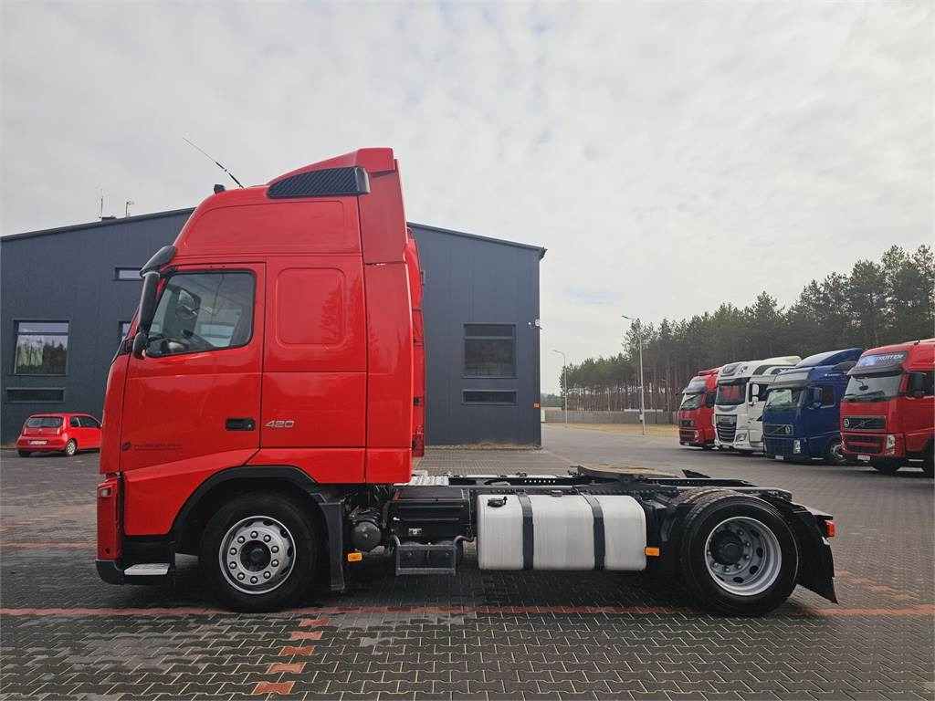 Volvo FH13 XXL EURO 5 2011 + KRONE MEGA RAISE - Vetopöytäauto: kuva Volvo FH13 XXL EURO 5 2011 + KRONE MEGA RAISE - Vetopöytäauto Volvo FH13 XXL EURO 5 2011 + KRONE MEGA RAISE - Vetopöytäauto: kuva Volvo FH13 XXL EURO 5 2011 + KRONE MEGA RAISE - Vetopöytäauto