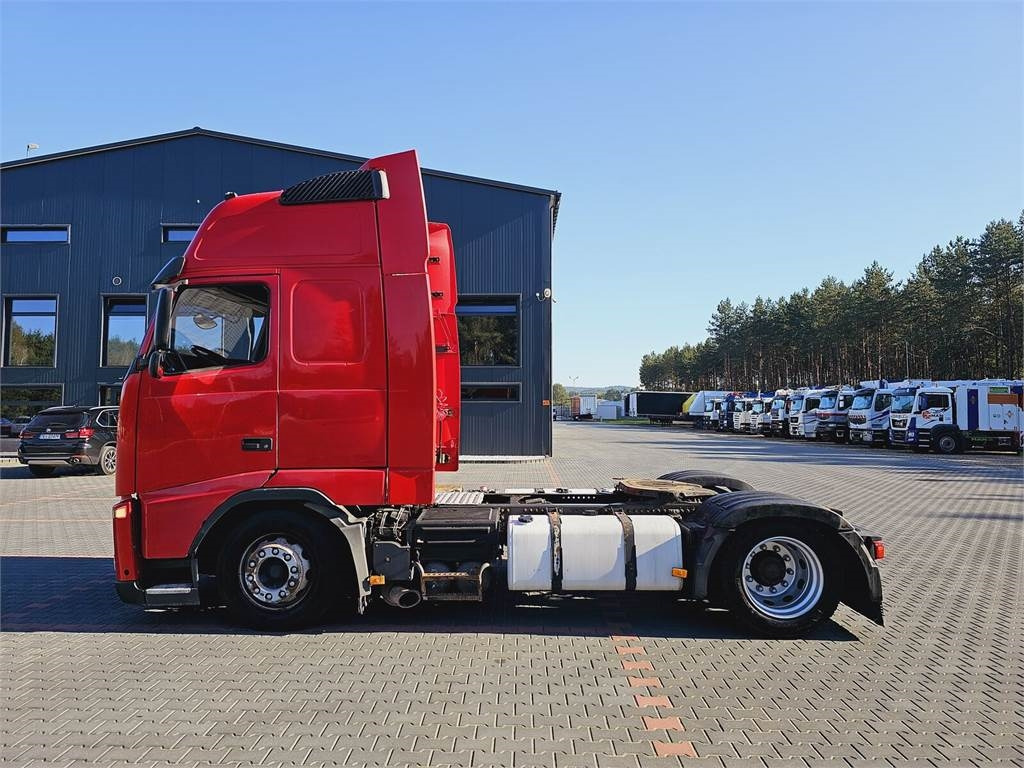 Volvo FH13 XXL MANUAL 420 EURO 5 2011 r MEGA LOW DECK - Vetopöytäauto: kuva Volvo FH13 XXL MANUAL 420 EURO 5 2011 r MEGA LOW DECK - Vetopöytäauto Volvo FH13 XXL MANUAL 420 EURO 5 2011 r MEGA LOW DECK - Vetopöytäauto: kuva Volvo FH13 XXL MANUAL 420 EURO 5 2011 r MEGA LOW DECK - Vetopöytäauto
