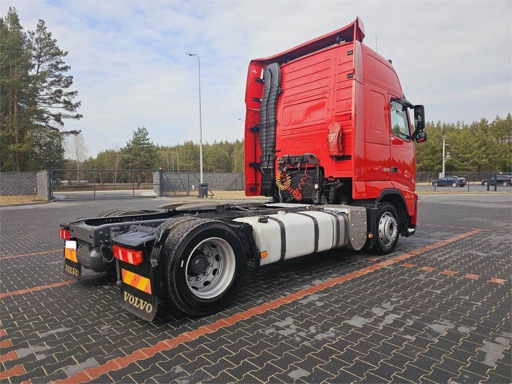 Volvo FH13 XXL NEW TIRES MANUAL 420 EURO 5 2011  - Vetopöytäauto: kuva Volvo FH13 XXL NEW TIRES MANUAL 420 EURO 5 2011  - Vetopöytäauto Volvo FH13 XXL NEW TIRES MANUAL 420 EURO 5 2011  - Vetopöytäauto: kuva Volvo FH13 XXL NEW TIRES MANUAL 420 EURO 5 2011  - Vetopöytäauto