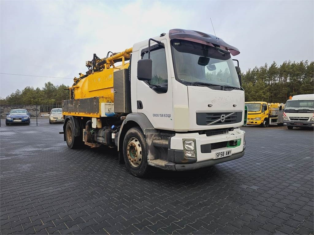 Volvo FULLER TANKERS 2008 WUKO for collecting liquid was - Puhtaanpitoauto: kuva Volvo FULLER TANKERS 2008 WUKO for collecting liquid was - Puhtaanpitoauto Volvo FULLER TANKERS 2008 WUKO for collecting liquid was - Puhtaanpitoauto: kuva Volvo FULLER TANKERS 2008 WUKO for collecting liquid was - Puhtaanpitoauto