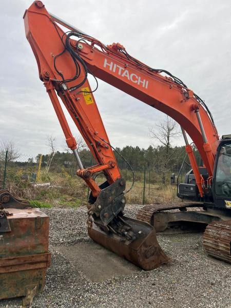 Hitachi ZX210LC 6 - Telakaivukone: kuva Hitachi ZX210LC 6 - Telakaivukone Hitachi ZX210LC 6 - Telakaivukone: kuva Hitachi ZX210LC 6 - Telakaivukone