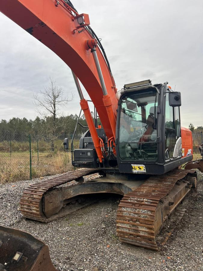 Hitachi ZX210LC 6 - Telakaivukone: kuva Hitachi ZX210LC 6 - Telakaivukone Hitachi ZX210LC 6 - Telakaivukone: kuva Hitachi ZX210LC 6 - Telakaivukone