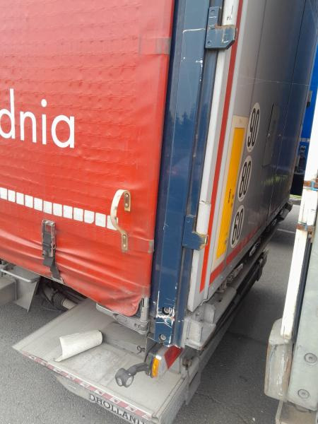 Kögel SN24 - Pressukapellipuoliperävaunu: kuva Kögel SN24 - Pressukapellipuoliperävaunu Kögel SN24 - Pressukapellipuoliperävaunu: kuva Kögel SN24 - Pressukapellipuoliperävaunu