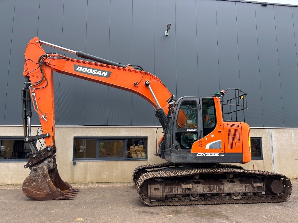 Doosan DX 235 LCR-5 - DX 235 - DX 225 - Telakaivukone: kuva Doosan DX 235 LCR-5 - DX 235 - DX 225 - Telakaivukone Doosan DX 235 LCR-5 - DX 235 - DX 225 - Telakaivukone: kuva Doosan DX 235 LCR-5 - DX 235 - DX 225 - Telakaivukone