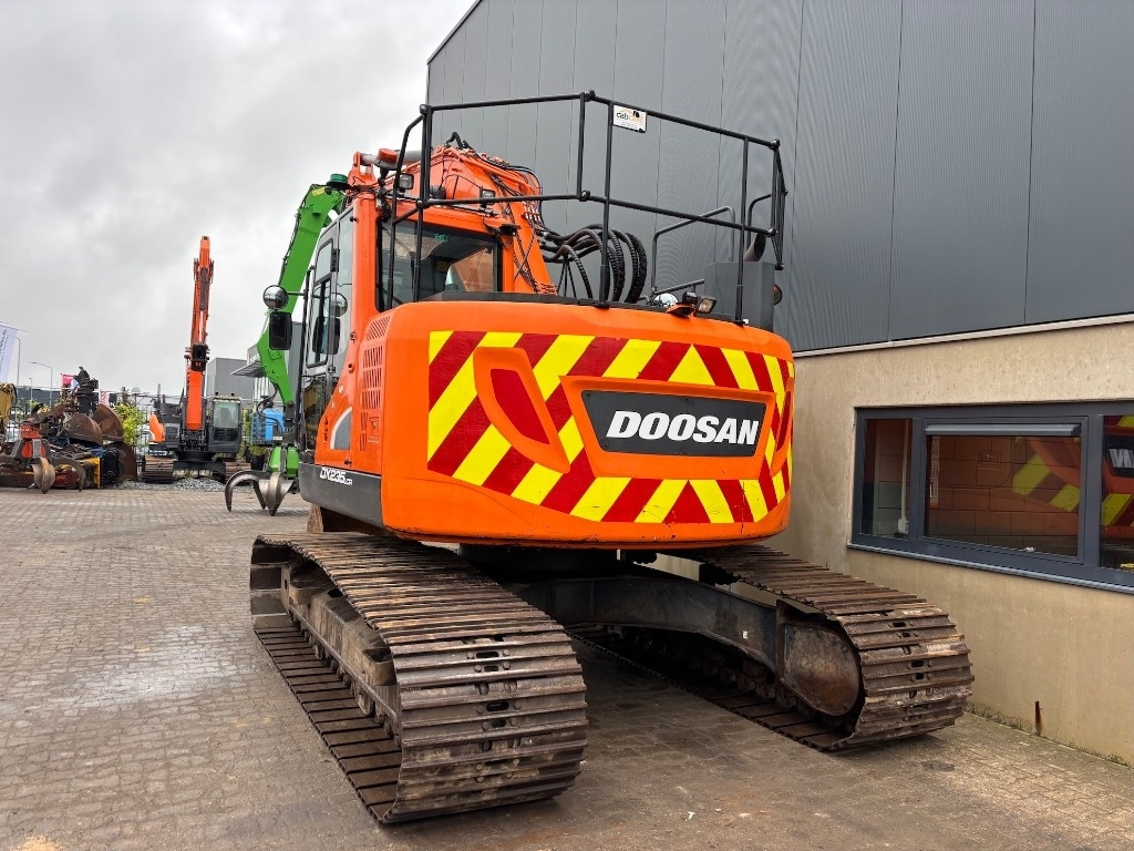 Doosan DX 235 LCR-5 - DX 235 - DX 225 - Telakaivukone: kuva Doosan DX 235 LCR-5 - DX 235 - DX 225 - Telakaivukone Doosan DX 235 LCR-5 - DX 235 - DX 225 - Telakaivukone: kuva Doosan DX 235 LCR-5 - DX 235 - DX 225 - Telakaivukone