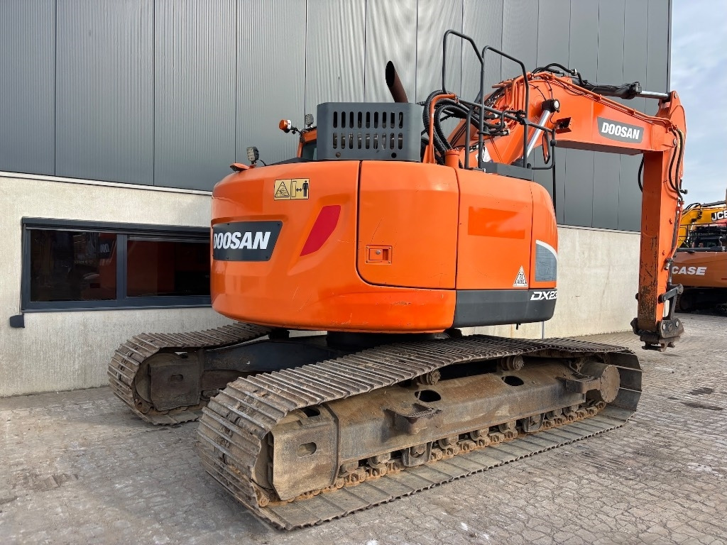 Doosan DX 235 LCR-5 - DX235 - DX235LCR - 235 - Telakaivukone: kuva Doosan DX 235 LCR-5 - DX235 - DX235LCR - 235 - Telakaivukone Doosan DX 235 LCR-5 - DX235 - DX235LCR - 235 - Telakaivukone: kuva Doosan DX 235 LCR-5 - DX235 - DX235LCR - 235 - Telakaivukone