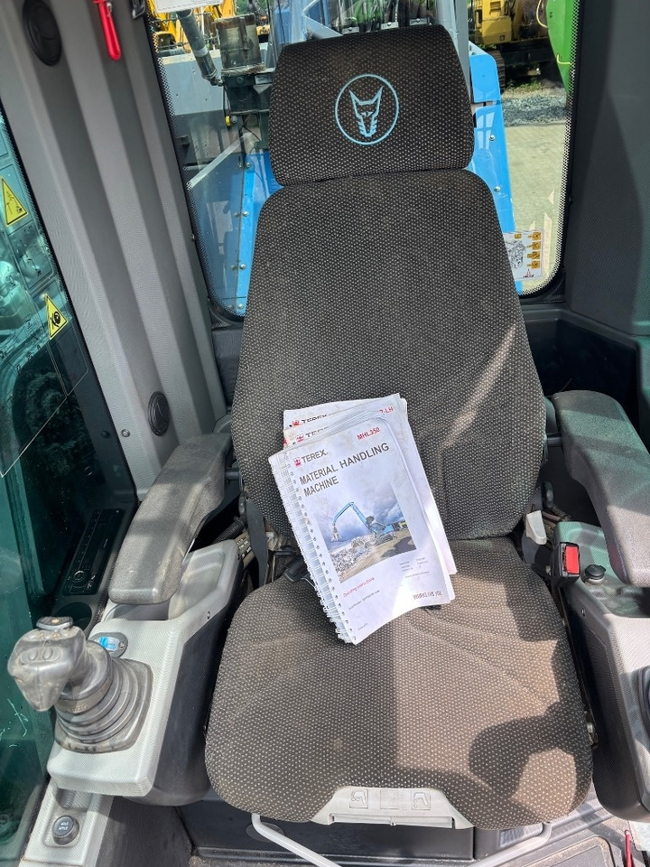 Materiaalinkäsittelykone Fuchs MHL 350 F: kuva Materiaalinkäsittelykone Fuchs MHL 350 F Materiaalinkäsittelykone Fuchs MHL 350 F: kuva Materiaalinkäsittelykone Fuchs MHL 350 F