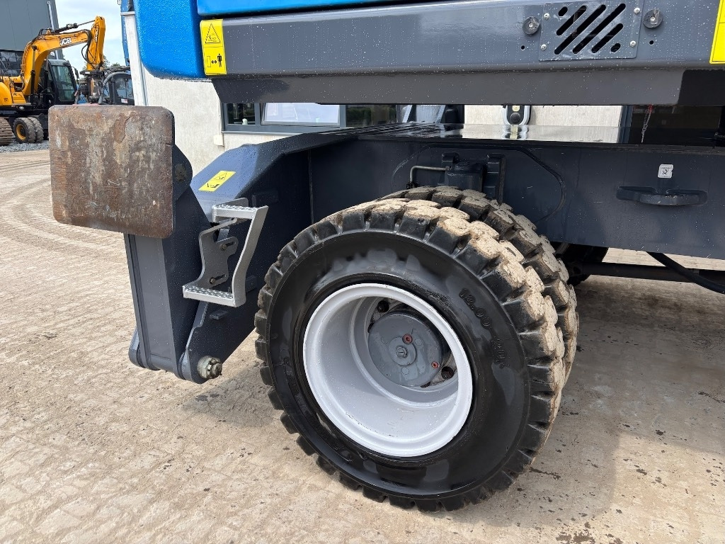 Materiaalinkäsittelykone Fuchs MHL 350 F: kuva Materiaalinkäsittelykone Fuchs MHL 350 F Materiaalinkäsittelykone Fuchs MHL 350 F: kuva Materiaalinkäsittelykone Fuchs MHL 350 F