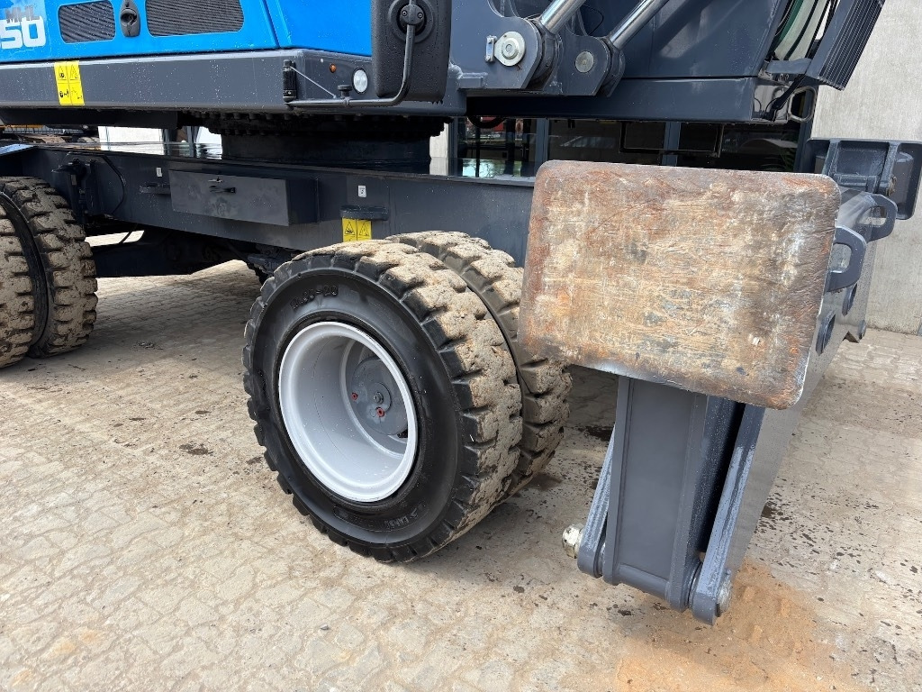 Materiaalinkäsittelykone Fuchs MHL 350 F: kuva Materiaalinkäsittelykone Fuchs MHL 350 F Materiaalinkäsittelykone Fuchs MHL 350 F: kuva Materiaalinkäsittelykone Fuchs MHL 350 F