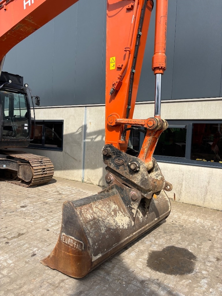 Telakaivukone Hitachi ZX 210 LC-6: kuva Telakaivukone Hitachi ZX 210 LC-6 Telakaivukone Hitachi ZX 210 LC-6: kuva Telakaivukone Hitachi ZX 210 LC-6