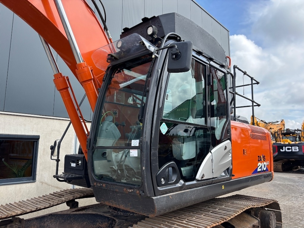 Telakaivukone Hitachi ZX 210 LC-6: kuva Telakaivukone Hitachi ZX 210 LC-6 Telakaivukone Hitachi ZX 210 LC-6: kuva Telakaivukone Hitachi ZX 210 LC-6