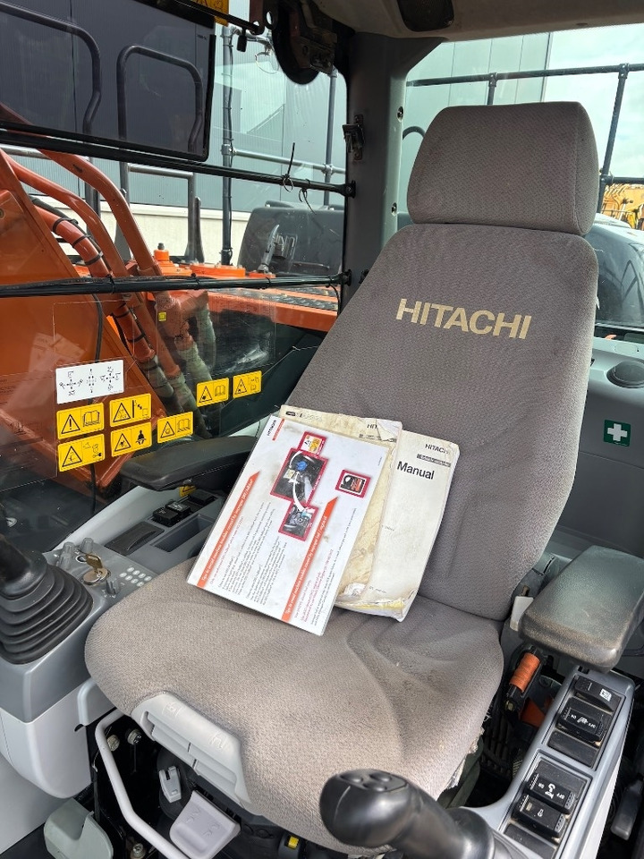 Telakaivukone Hitachi ZX 210 LC-6: kuva Telakaivukone Hitachi ZX 210 LC-6 Telakaivukone Hitachi ZX 210 LC-6: kuva Telakaivukone Hitachi ZX 210 LC-6