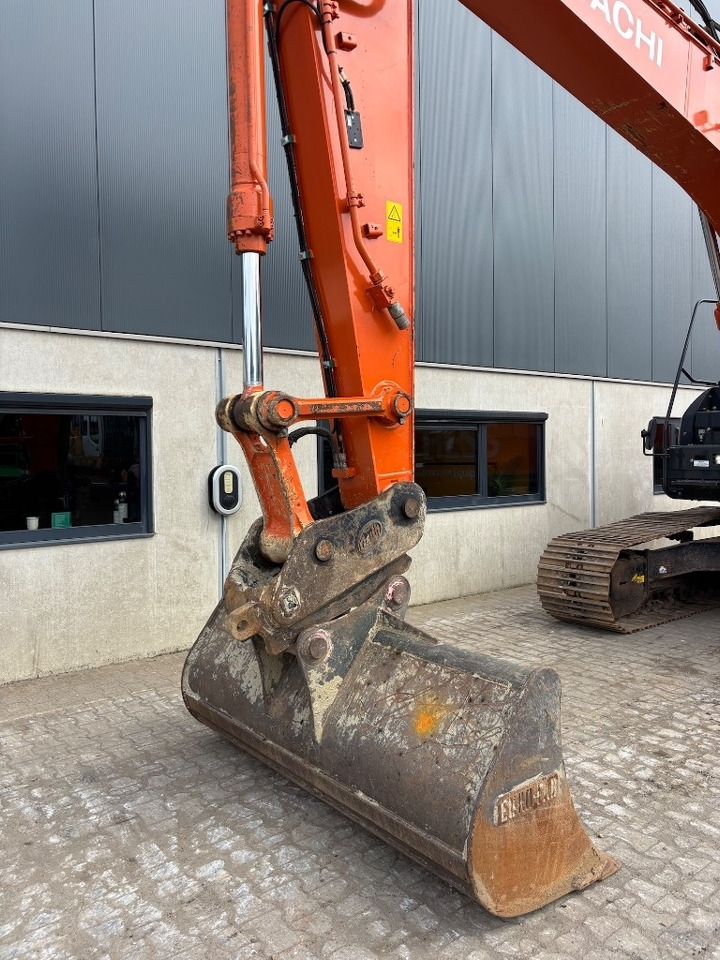 Telakaivukone Hitachi ZX 210 LC-6: kuva Telakaivukone Hitachi ZX 210 LC-6 Telakaivukone Hitachi ZX 210 LC-6: kuva Telakaivukone Hitachi ZX 210 LC-6