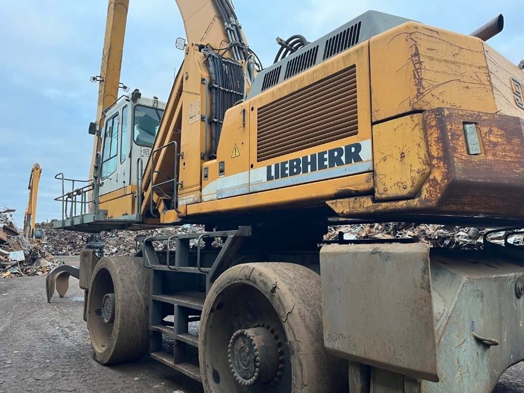 Liebherr A 954 B HD - Materiaalinkäsittelykone: kuva Liebherr A 954 B HD - Materiaalinkäsittelykone Liebherr A 954 B HD - Materiaalinkäsittelykone: kuva Liebherr A 954 B HD - Materiaalinkäsittelykone