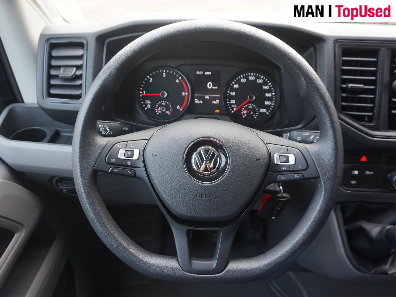 Pakettiauto VOLKSWAGEN Crafter 35 2.0 TDI Indium Grey 177PK L3H3: kuva Pakettiauto VOLKSWAGEN Crafter 35 2.0 TDI Indium Grey 177PK L3H3