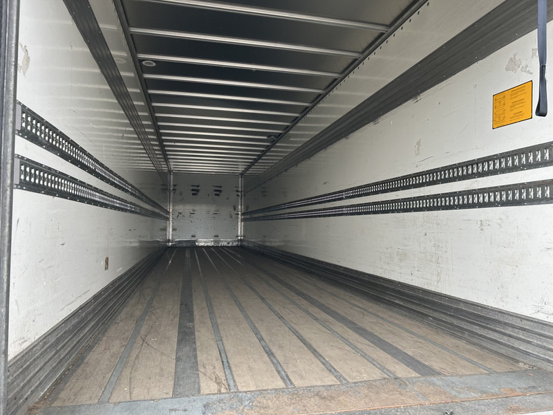 Fruehauf FSR MD4 / Box / Loadlift 2000 kg / Lift axle / APK TUV 12-25 - Umpikori puoliperävaunu: kuva Fruehauf FSR MD4 / Box / Loadlift 2000 kg / Lift axle / APK TUV 12-25 - Umpikori puoliperävaunu Fruehauf FSR MD4 / Box / Loadlift 2000 kg / Lift axle / APK TUV 12-25 - Umpikori puoliperävaunu: kuva Fruehauf FSR MD4 / Box / Loadlift 2000 kg / Lift axle / APK TUV 12-25 - Umpikori puoliperävaunu