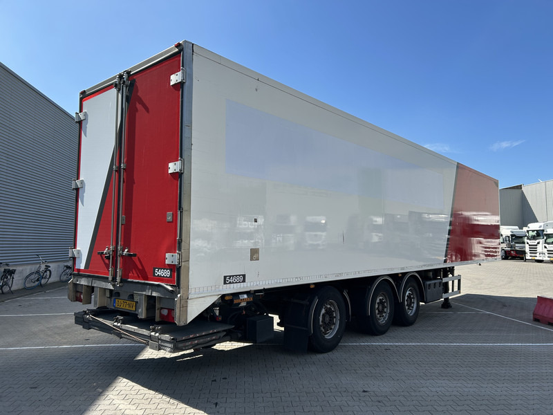 H.T.F. HZO 39 / Carrier Vector 1800 Frigo / Loadlift 2500 kg / APK TUV 01-26 - Refrigeraattori puoliperävaunu: kuva H.T.F. HZO 39 / Carrier Vector 1800 Frigo / Loadlift 2500 kg / APK TUV 01-26 - Refrigeraattori puoliperävaunu H.T.F. HZO 39 / Carrier Vector 1800 Frigo / Loadlift 2500 kg / APK TUV 01-26 - Refrigeraattori puoliperävaunu: kuva H.T.F. HZO 39 / Carrier Vector 1800 Frigo / Loadlift 2500 kg / APK TUV 01-26 - Refrigeraattori puoliperävaunu