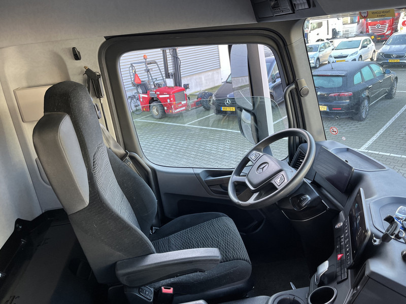 Mercedes-Benz Actros 2124 / Box 7.5 mtr / Laadklep 2000 kg / APK TUV 05-25 - Umpikori kuorma-auto: kuva Mercedes-Benz Actros 2124 / Box 7.5 mtr / Laadklep 2000 kg / APK TUV 05-25 - Umpikori kuorma-auto Mercedes-Benz Actros 2124 / Box 7.5 mtr / Laadklep 2000 kg / APK TUV 05-25 - Umpikori kuorma-auto: kuva Mercedes-Benz Actros 2124 / Box 7.5 mtr / Laadklep 2000 kg / APK TUV 05-25 - Umpikori kuorma-auto
