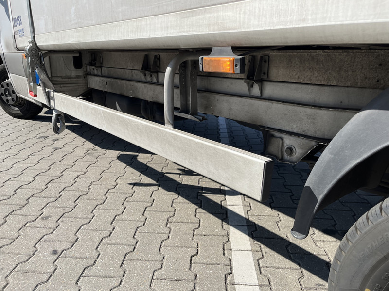 Jakeluauto Mercedes-Benz Sprinter 315 1.9 CDI / Dak Schade - Roof Damage / Loadlift / APK TUV 07-26: kuva Jakeluauto Mercedes-Benz Sprinter 315 1.9 CDI / Dak Schade - Roof Damage / Loadlift / APK TUV 07-26