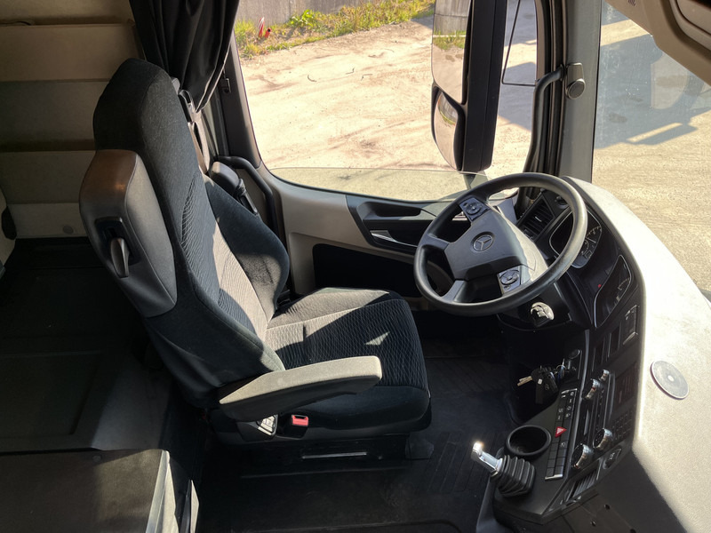 Mercedes-Benz Actros 1842 StreamSpace / 939 dkm / 2 Tanks / NL Truck - Vetopöytäauto: kuva Mercedes-Benz Actros 1842 StreamSpace / 939 dkm / 2 Tanks / NL Truck - Vetopöytäauto Mercedes-Benz Actros 1842 StreamSpace / 939 dkm / 2 Tanks / NL Truck - Vetopöytäauto: kuva Mercedes-Benz Actros 1842 StreamSpace / 939 dkm / 2 Tanks / NL Truck - Vetopöytäauto