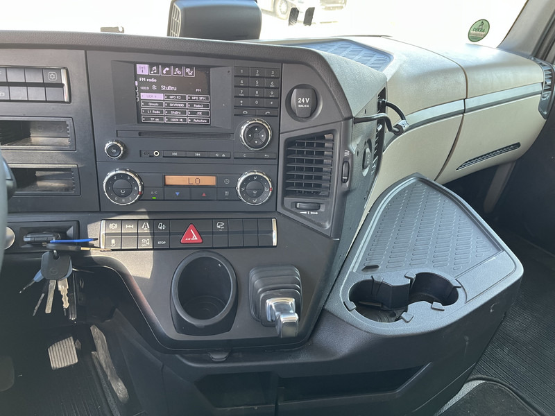 Mercedes-Benz Actros 1842 Streamspace / 945 dkm / 2 Tanks / NL Truck - Vetopöytäauto: kuva Mercedes-Benz Actros 1842 Streamspace / 945 dkm / 2 Tanks / NL Truck - Vetopöytäauto Mercedes-Benz Actros 1842 Streamspace / 945 dkm / 2 Tanks / NL Truck - Vetopöytäauto: kuva Mercedes-Benz Actros 1842 Streamspace / 945 dkm / 2 Tanks / NL Truck - Vetopöytäauto