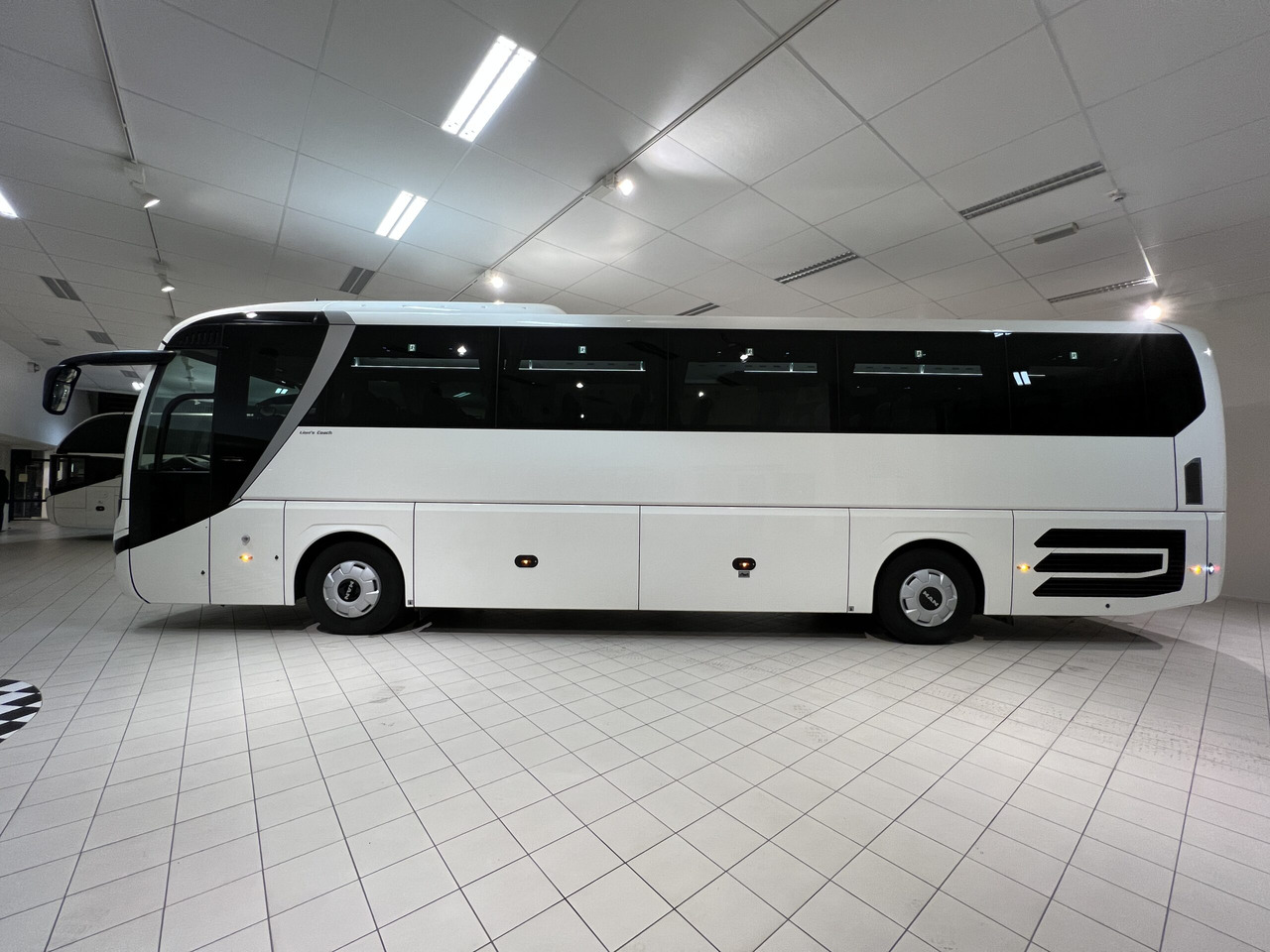 MAN Lions Coach R07 Euro 6E - Turistibussi: kuva MAN Lions Coach R07 Euro 6E - Turistibussi MAN Lions Coach R07 Euro 6E - Turistibussi: kuva MAN Lions Coach R07 Euro 6E - Turistibussi