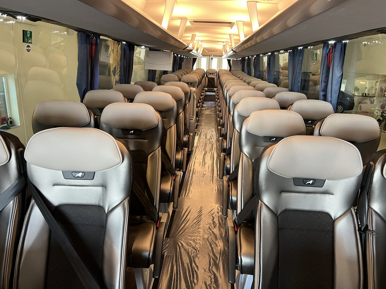 Turistibussi MAN Lions Coach R09 Euro 6E (Dark Edition): kuva Turistibussi MAN Lions Coach R09 Euro 6E (Dark Edition)