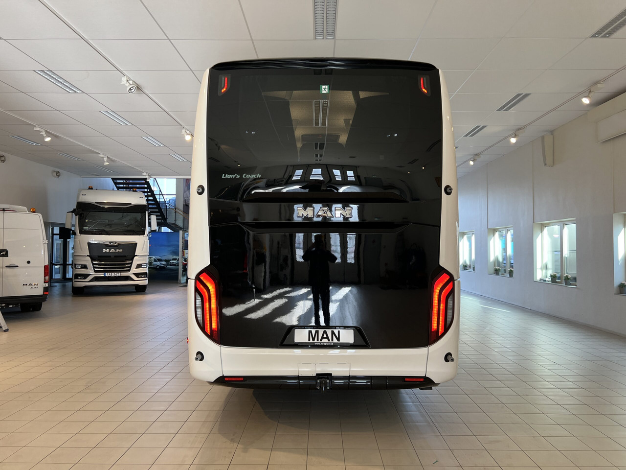 Turistibussi MAN Lions Coach R09 Euro 6E (Dark Edition): kuva Turistibussi MAN Lions Coach R09 Euro 6E (Dark Edition)