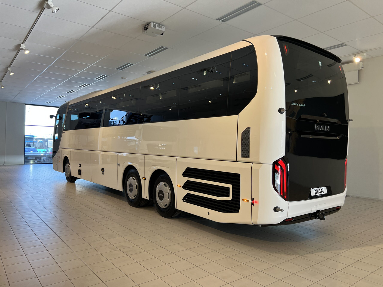 MAN Lions Coach R09 Euro 6E (Dark Edition) - Turistibussi: kuva MAN Lions Coach R09 Euro 6E (Dark Edition) - Turistibussi MAN Lions Coach R09 Euro 6E (Dark Edition) - Turistibussi: kuva MAN Lions Coach R09 Euro 6E (Dark Edition) - Turistibussi