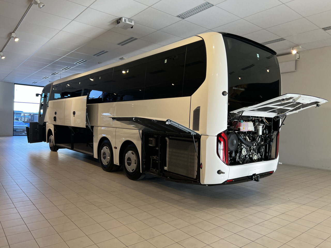 Turistibussi MAN Lions Coach R09 Euro 6E (Dark Edition): kuva Turistibussi MAN Lions Coach R09 Euro 6E (Dark Edition)