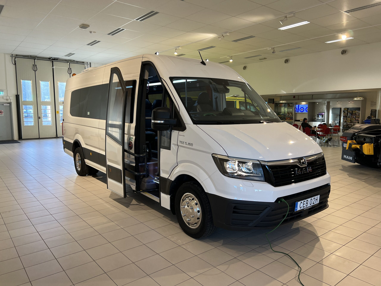 MAN TGE Businessline / VIP - Minibussi, Pikkubussi: kuva MAN TGE Businessline / VIP - Minibussi, Pikkubussi MAN TGE Businessline / VIP - Minibussi, Pikkubussi: kuva MAN TGE Businessline / VIP - Minibussi, Pikkubussi