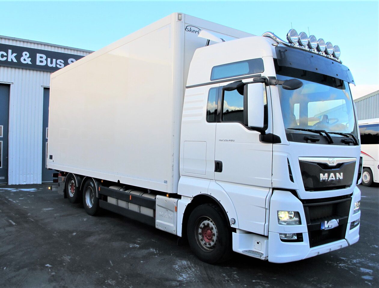MAN TGX 26.480 6×2-4 Skåp/Fjärr - Umpikori kuorma-auto: kuva MAN TGX 26.480 6×2-4 Skåp/Fjärr - Umpikori kuorma-auto MAN TGX 26.480 6×2-4 Skåp/Fjärr - Umpikori kuorma-auto: kuva MAN TGX 26.480 6×2-4 Skåp/Fjärr - Umpikori kuorma-auto