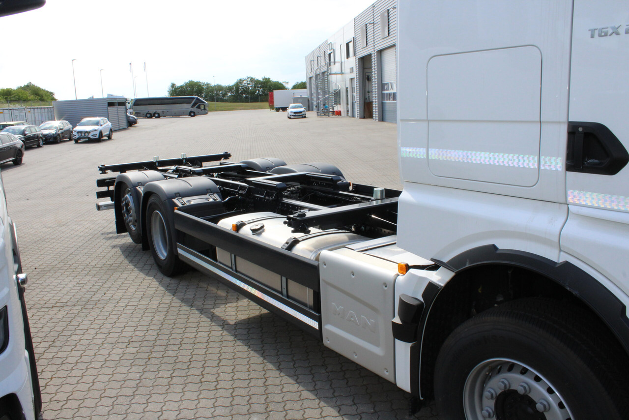 Växelflak MAN TGX 26.520 6X2-4 LL - Konttialus/ Vaihtokuormatilat kuorma-auto: kuva Växelflak MAN TGX 26.520 6X2-4 LL - Konttialus/ Vaihtokuormatilat kuorma-auto Växelflak MAN TGX 26.520 6X2-4 LL - Konttialus/ Vaihtokuormatilat kuorma-auto: kuva Växelflak MAN TGX 26.520 6X2-4 LL - Konttialus/ Vaihtokuormatilat kuorma-auto