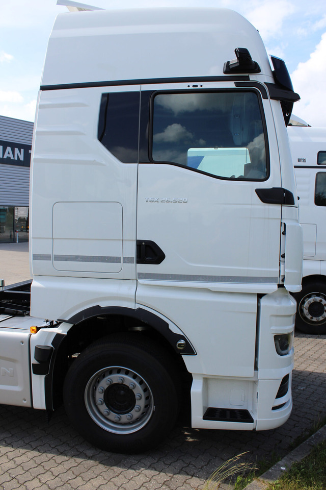 Växelflak MAN TGX 26.520 6X2-4 LL - Konttialus/ Vaihtokuormatilat kuorma-auto: kuva Växelflak MAN TGX 26.520 6X2-4 LL - Konttialus/ Vaihtokuormatilat kuorma-auto Växelflak MAN TGX 26.520 6X2-4 LL - Konttialus/ Vaihtokuormatilat kuorma-auto: kuva Växelflak MAN TGX 26.520 6X2-4 LL - Konttialus/ Vaihtokuormatilat kuorma-auto