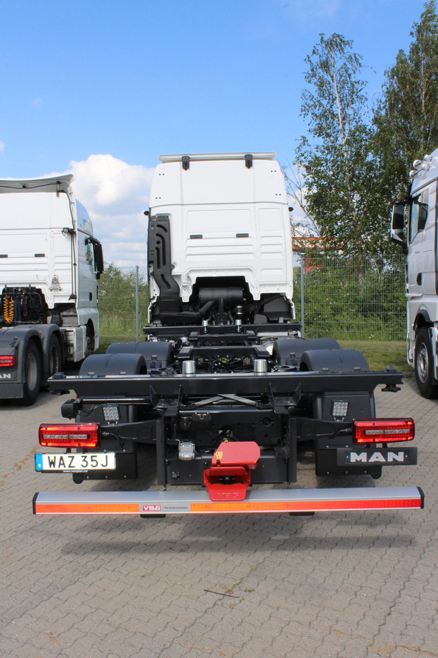 Växelflak MAN TGX 26.520 6X2-4 LL - Konttialus/ Vaihtokuormatilat kuorma-auto: kuva Växelflak MAN TGX 26.520 6X2-4 LL - Konttialus/ Vaihtokuormatilat kuorma-auto Växelflak MAN TGX 26.520 6X2-4 LL - Konttialus/ Vaihtokuormatilat kuorma-auto: kuva Växelflak MAN TGX 26.520 6X2-4 LL - Konttialus/ Vaihtokuormatilat kuorma-auto