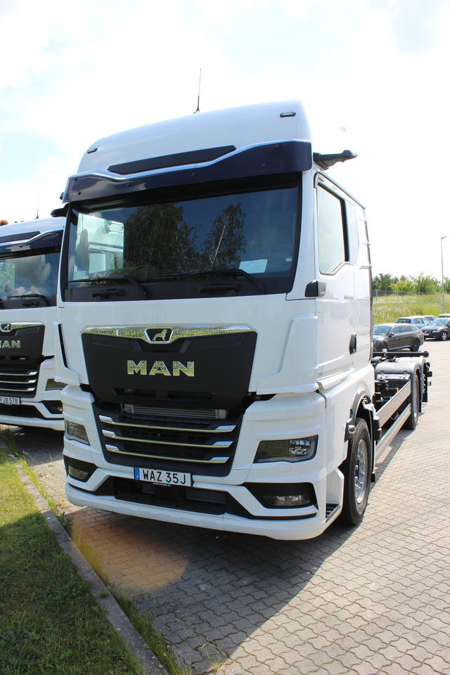 Växelflak MAN TGX 26.520 6X2-4 LL - Konttialus/ Vaihtokuormatilat kuorma-auto: kuva Växelflak MAN TGX 26.520 6X2-4 LL - Konttialus/ Vaihtokuormatilat kuorma-auto Växelflak MAN TGX 26.520 6X2-4 LL - Konttialus/ Vaihtokuormatilat kuorma-auto: kuva Växelflak MAN TGX 26.520 6X2-4 LL - Konttialus/ Vaihtokuormatilat kuorma-auto
