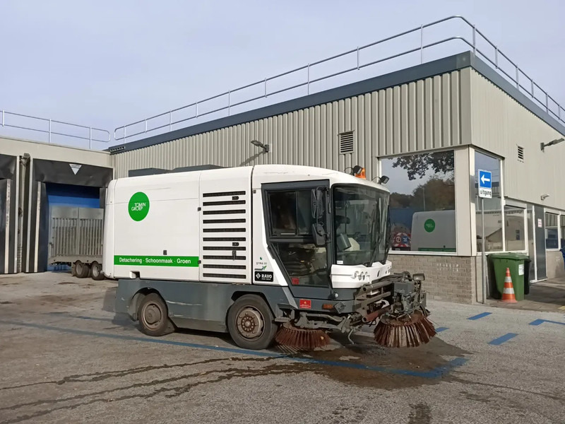 Ravo 540 - Lakaisuauto: kuva Ravo 540 - Lakaisuauto Ravo 540 - Lakaisuauto: kuva Ravo 540 - Lakaisuauto