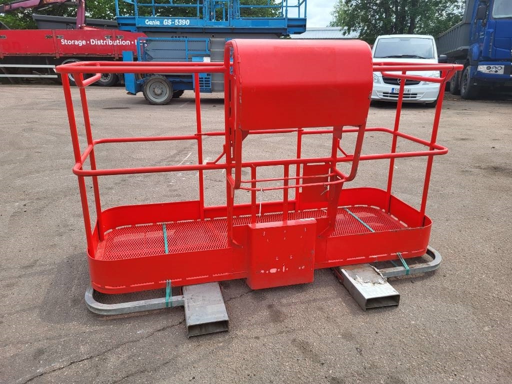 Manitou 200 ATJ kori - Pystymastonostin: kuva Manitou 200 ATJ kori - Pystymastonostin Manitou 200 ATJ kori - Pystymastonostin: kuva Manitou 200 ATJ kori - Pystymastonostin