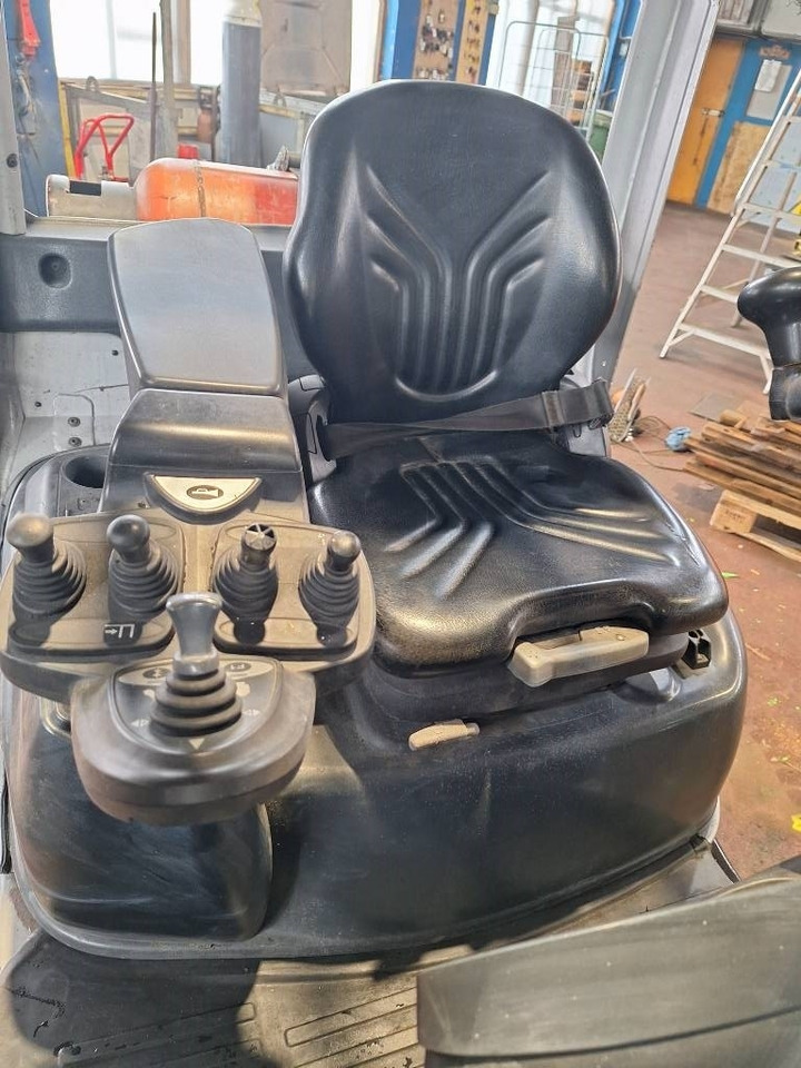 Kaasutrukki Still RX70-16T: kuva Kaasutrukki Still RX70-16T Kaasutrukki Still RX70-16T: kuva Kaasutrukki Still RX70-16T