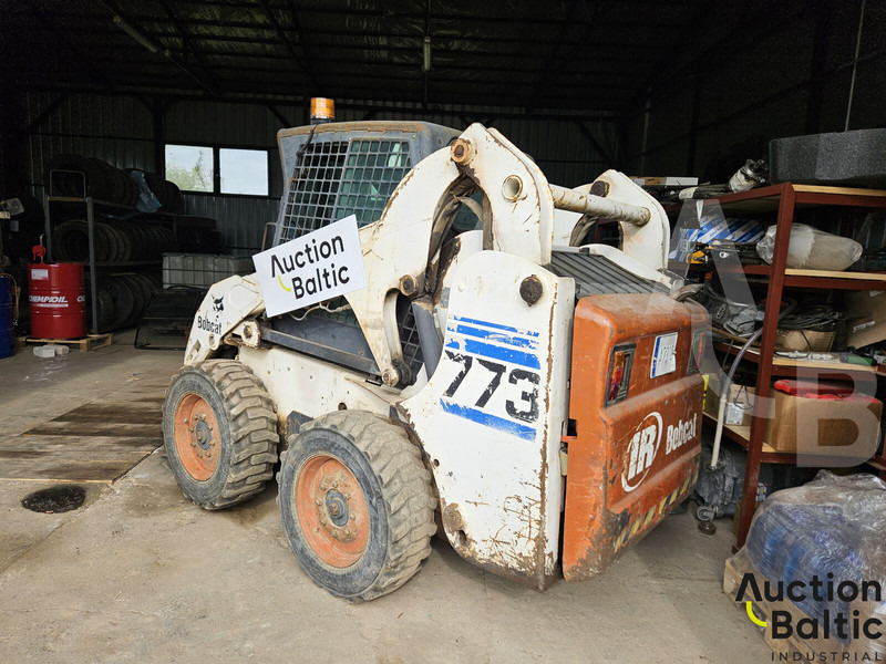 Bobcat 773 - Liukuohjattu kuormaaja: kuva Bobcat 773 - Liukuohjattu kuormaaja Bobcat 773 - Liukuohjattu kuormaaja: kuva Bobcat 773 - Liukuohjattu kuormaaja