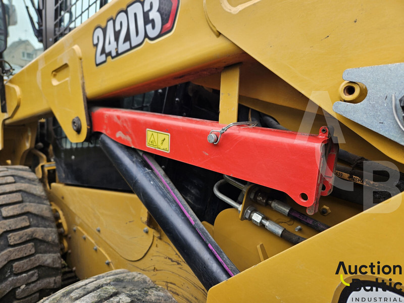 Liukuohjattu kuormaaja Caterpillar 242 D 3: kuva Liukuohjattu kuormaaja Caterpillar 242 D 3