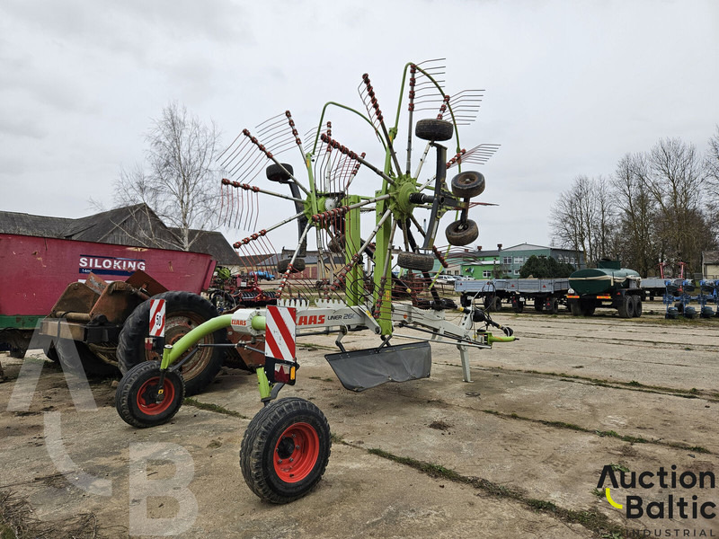 Claas Liner 2600 - Pöyhin: kuva Claas Liner 2600 - Pöyhin Claas Liner 2600 - Pöyhin: kuva Claas Liner 2600 - Pöyhin