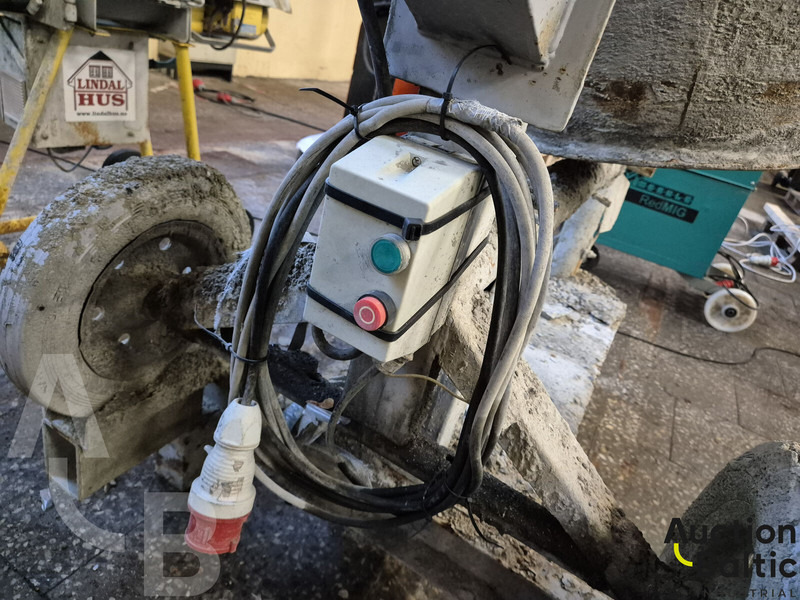 Concrete mixer - Betonimylly: kuva Concrete mixer - Betonimylly Concrete mixer - Betonimylly: kuva Concrete mixer - Betonimylly