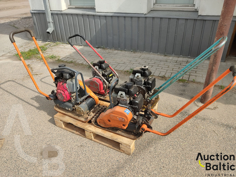 Dynapac LF45, Ammann AVP1033 & 2 Belle - Tärylevy: kuva Dynapac LF45, Ammann AVP1033 & 2 Belle - Tärylevy Dynapac LF45, Ammann AVP1033 & 2 Belle - Tärylevy: kuva Dynapac LF45, Ammann AVP1033 & 2 Belle - Tärylevy